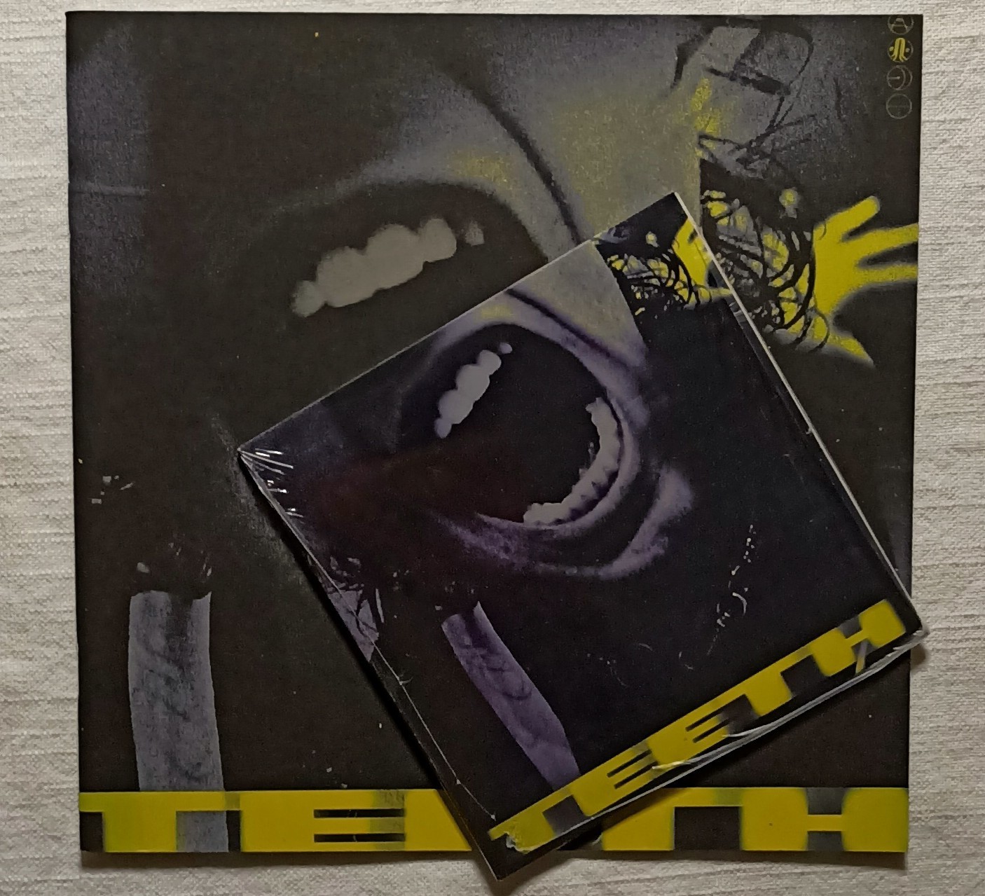 5SOS 5 Seconds Of Summer Teeth CD + Book Brand New