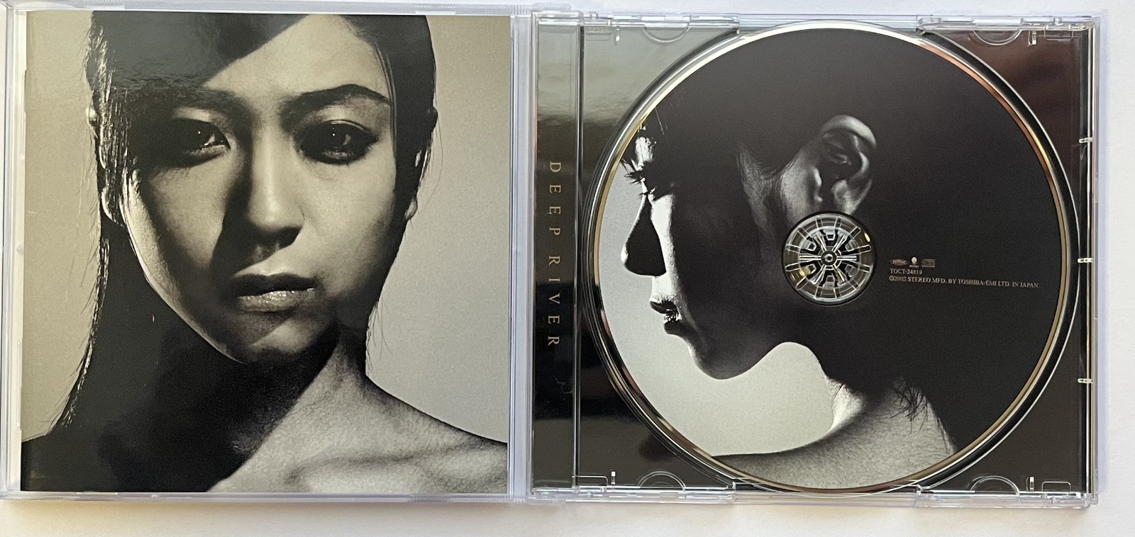 Utada Hikaru DEEP RIVER Japan CD Album 2002 TOCT-24809 Near Mint Disc