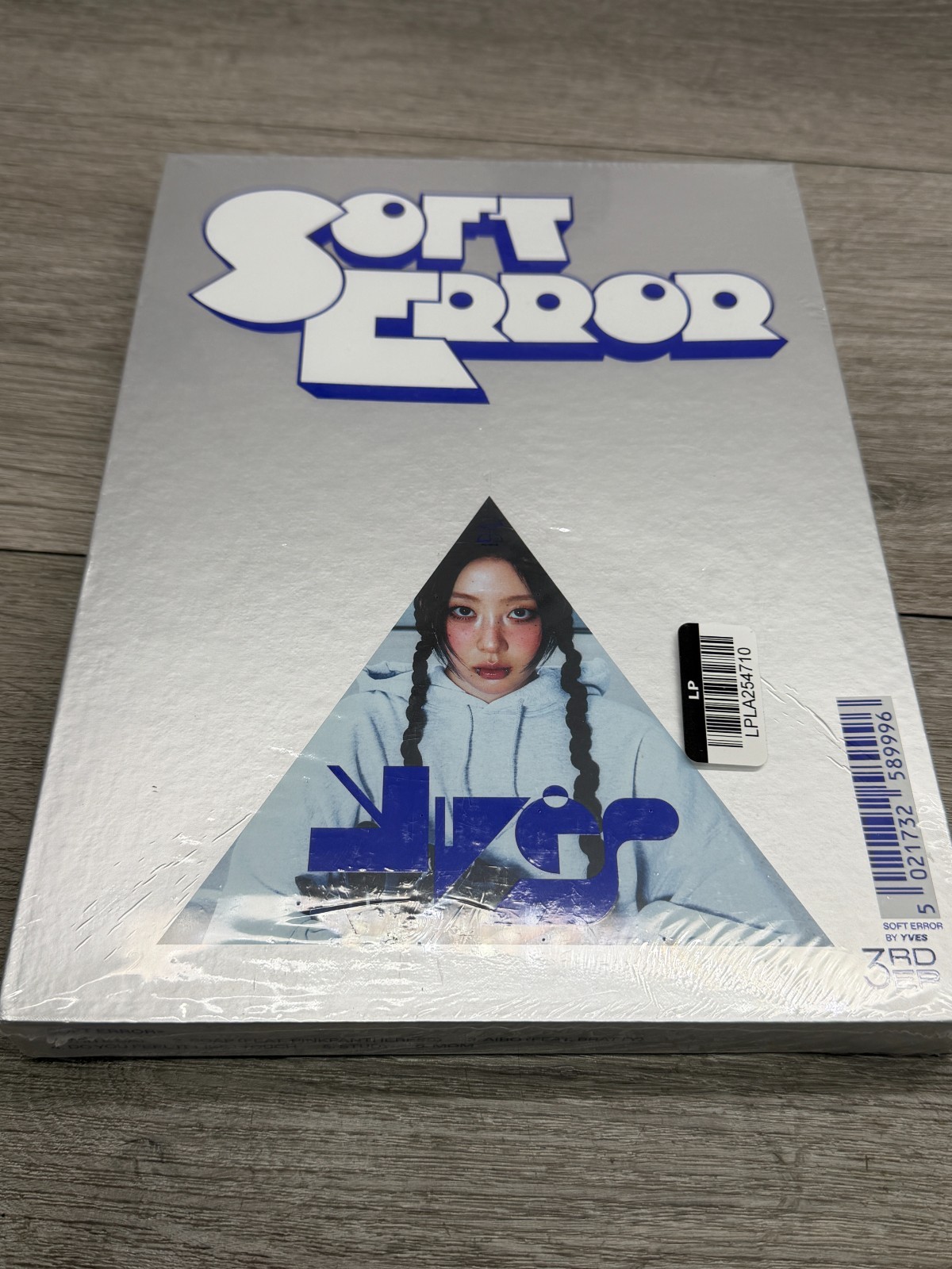 Yves – Soft Error [New CD] Photo Book, Photos, Poster, Stickers