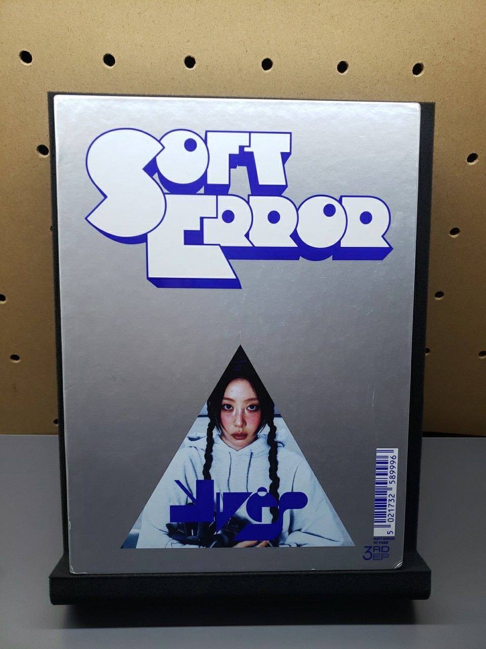 Yves – Soft Error [New CD] Photo Book, Photos, Poster, Stickers