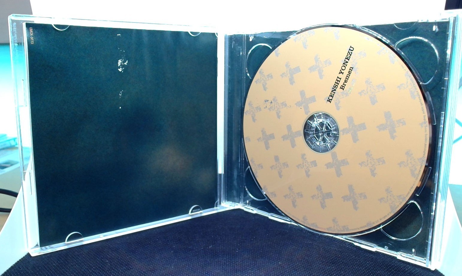 Kenshi Yonezu CD DVDOBI*booklet, OBI strip, and back inlay are all water-damage.